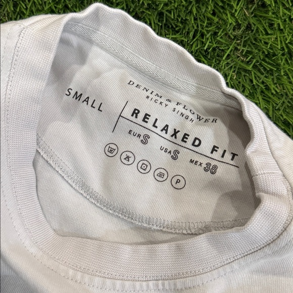 Denim & Flower by Ricky Singh T-shirt - Picture 4 of 4